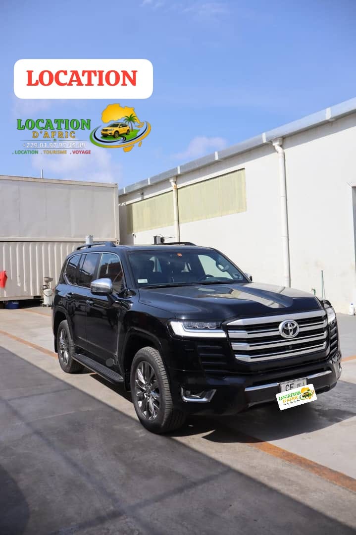 Toyota Land Cruiser 300 Noir — location Locationd'Afric