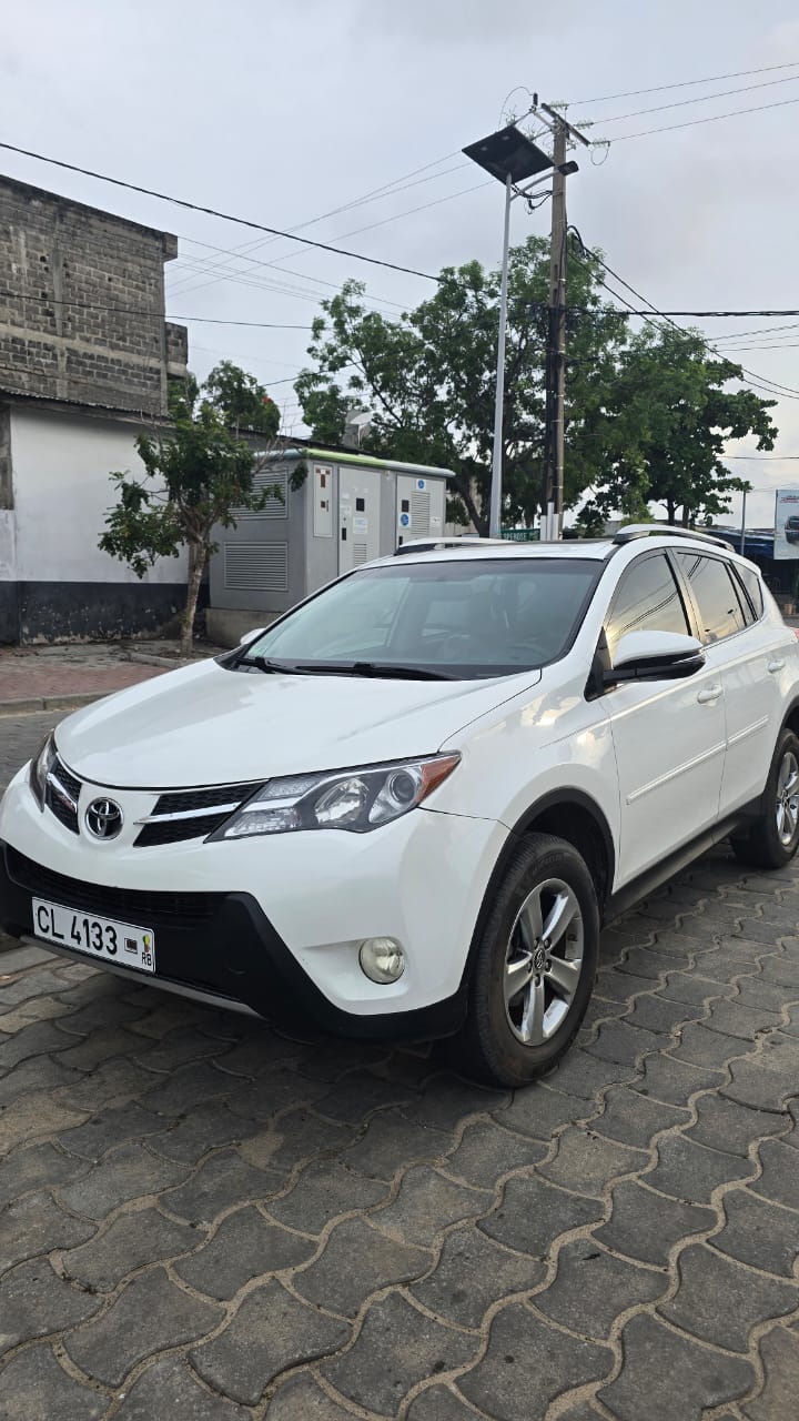 Toyota RAV4 Blanc — Location D'Afric